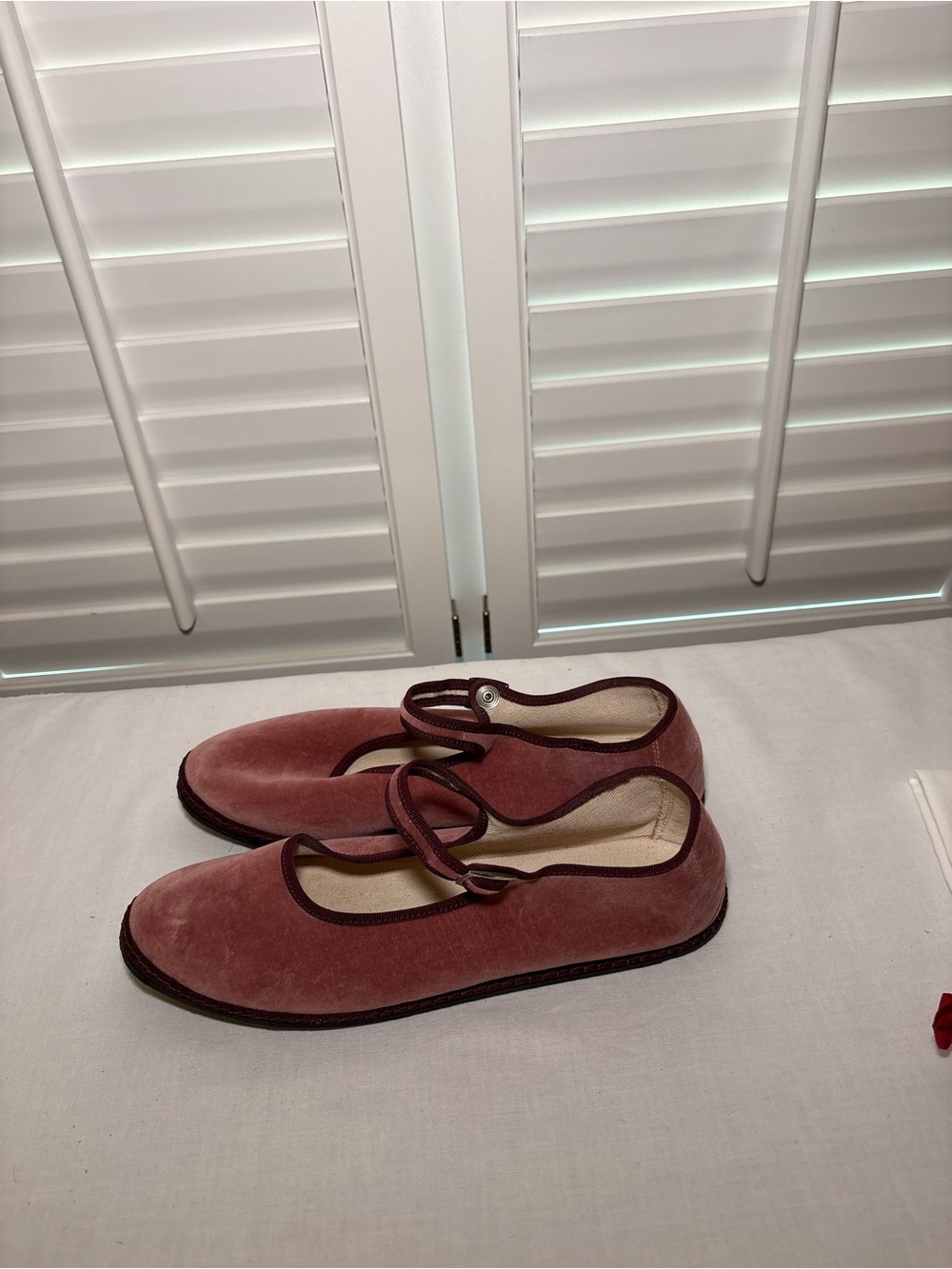 Women's Vibi Venezia Velvet Mary Jane Flats in Dusty Rose